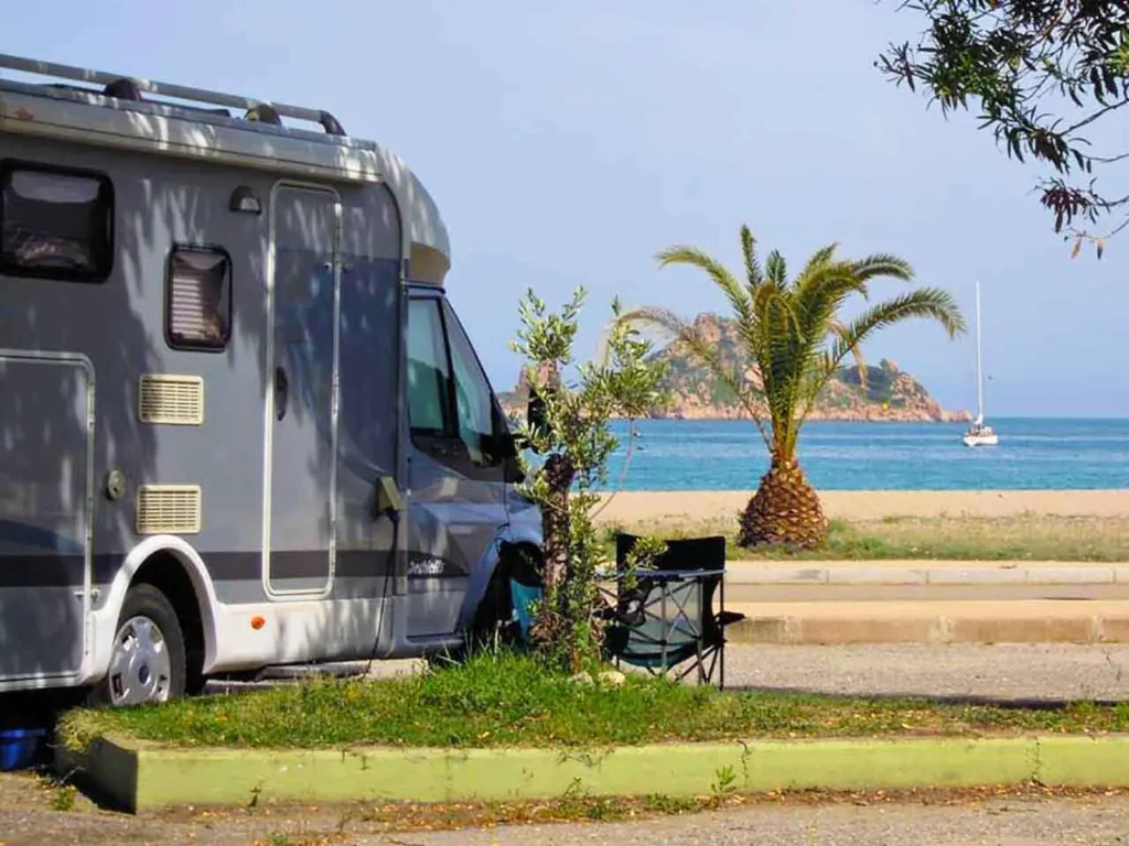 addio al nubilato in camper copertina